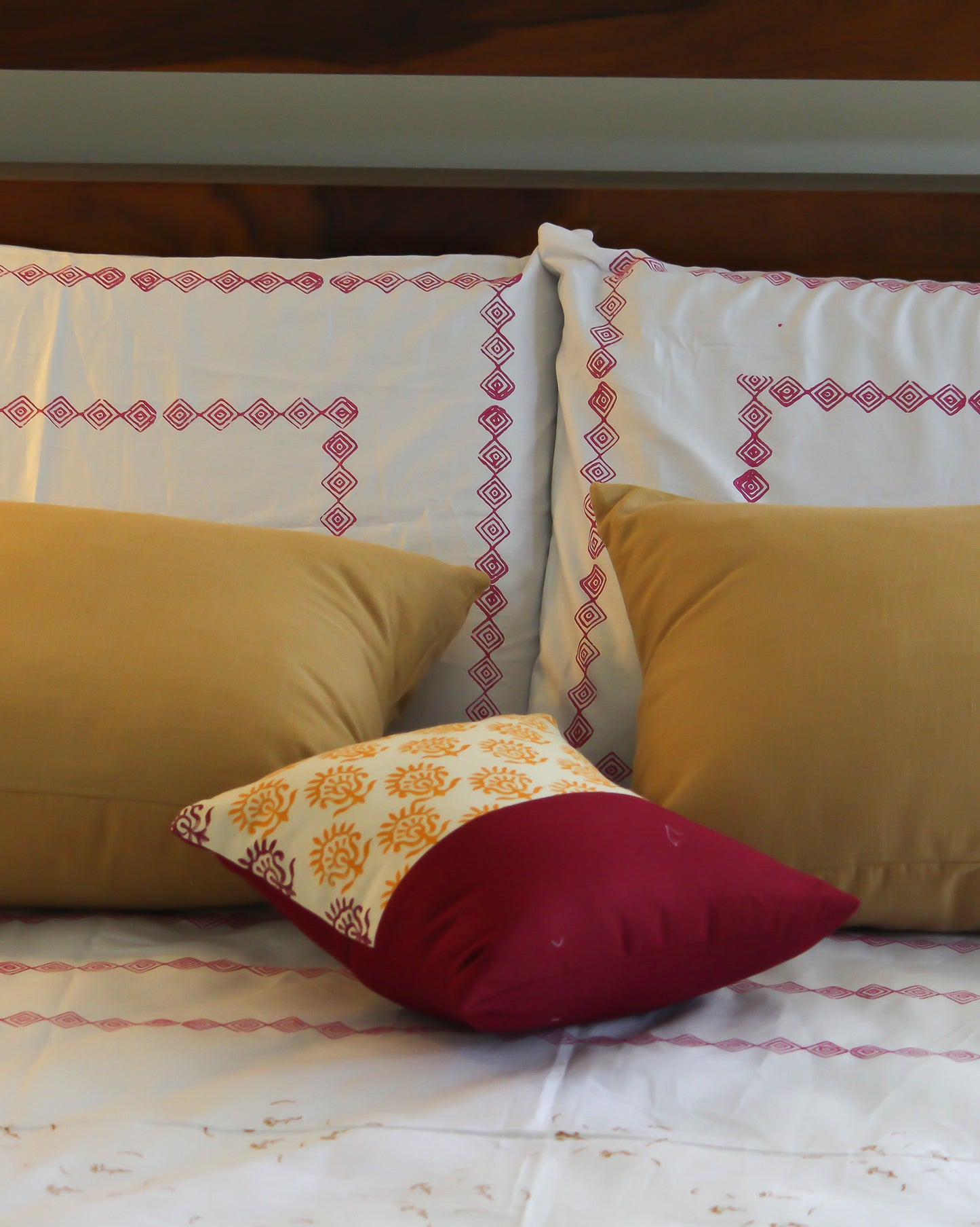 Gulabi Fitted Bedsheet