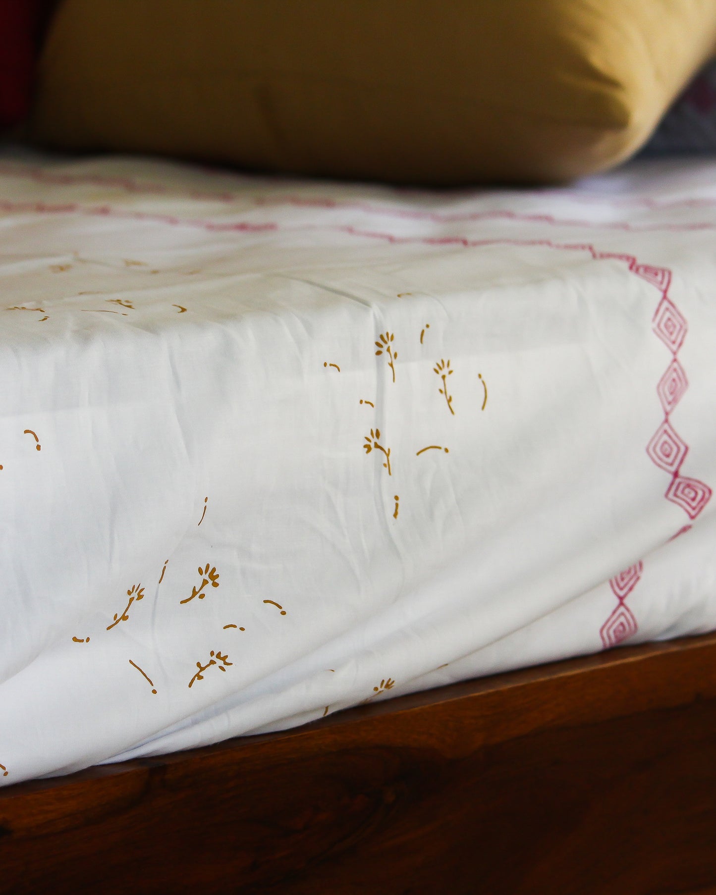 Gulabi Fitted Bedsheet